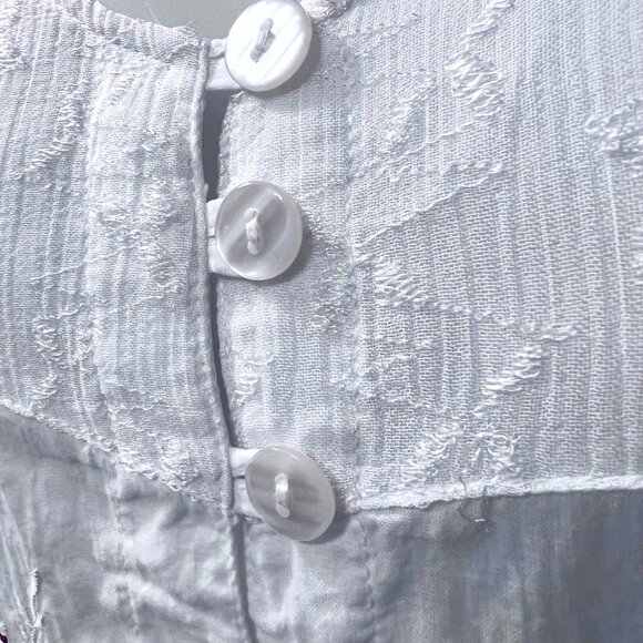 More by Lata-White Cotton Button Up Embroidered Handkerchief Hem Top-Sz Med-Vint - Picture 10 of 16